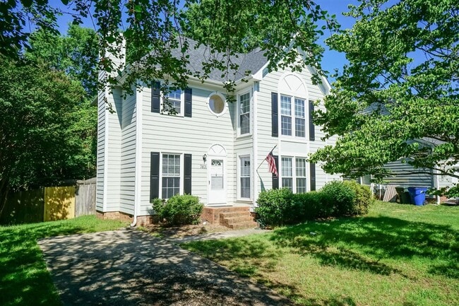 Building Photo - Three Bedroom Home!