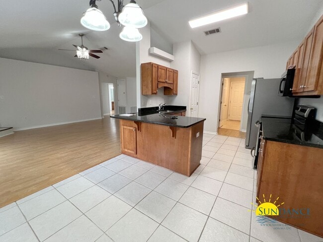 Photo - Spacious 4 Bedrooms in South Crestview!