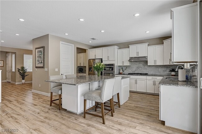 Photo - 339 Rezzo St