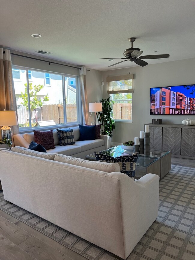Photo - 809 Cosmos Dr