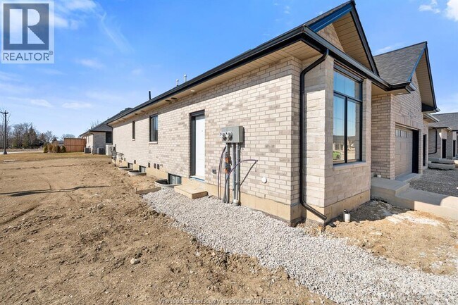 Photo - 715 Elliot Pt Rd