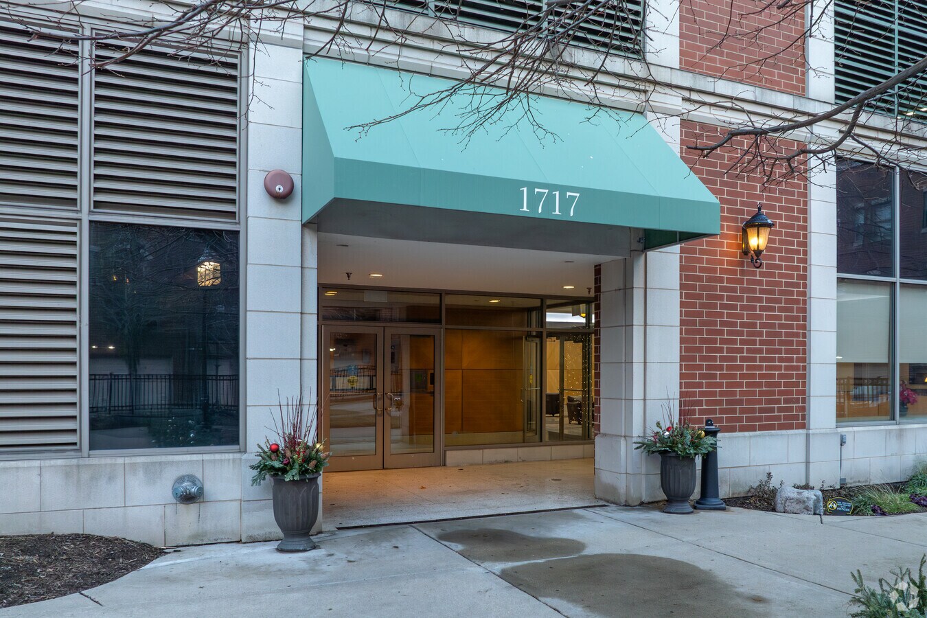 Entrance - Prairie District Tower