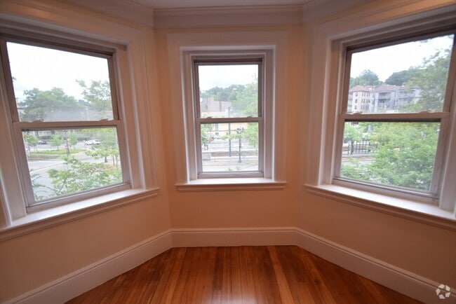 Building Photo - 1619 Beacon St Unit 2 Rental