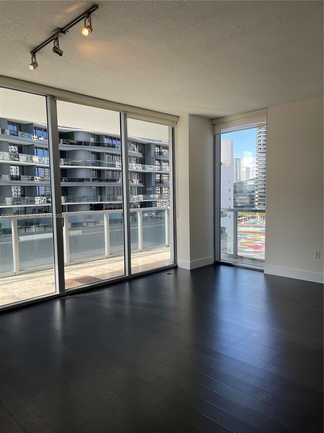 Photo - 1050 Brickell Ave Unit 1820