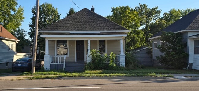 Building Photo - 409 Corunna Ave Rental