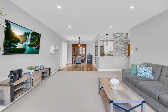 Photo - 1375 Rebecca Dr