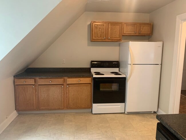 Building Photo - 424 E Maxwell St Unit 3