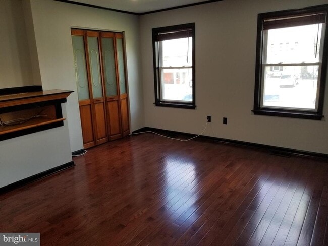 Photo - 445 W 6th Ave