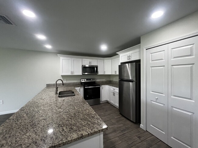 Photo - 1306 W 12th St