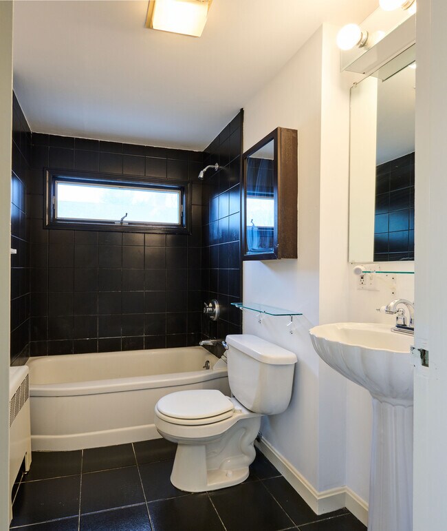 Full Bath - 710 Coolidge Ave Unit 2