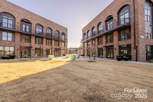 Building Photo - 3110 Doe River Wy Unit Rigby