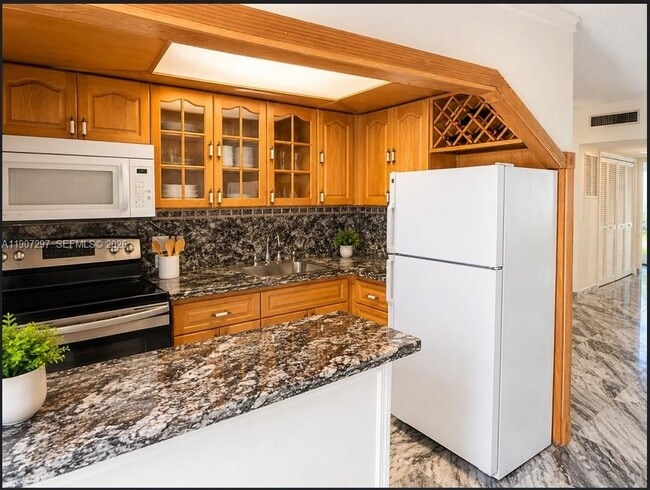 Photo - 2430 NE 135th St Unit 203