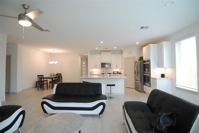 Building Photo - 29207 Pikes Peak Dr Rental