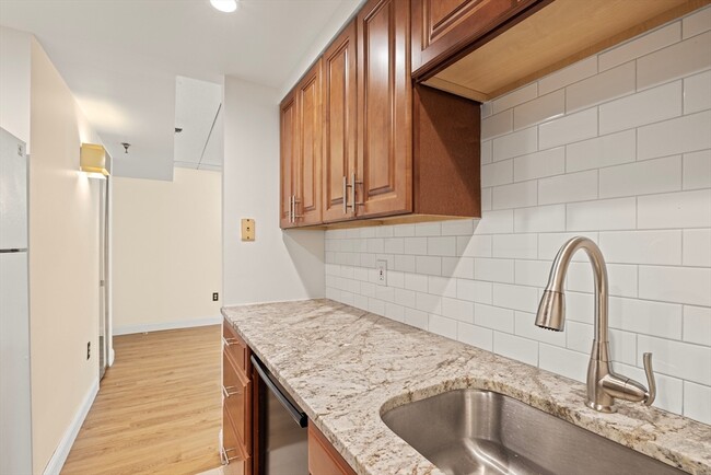Photo - 1933 Commonwealth Ave Condo