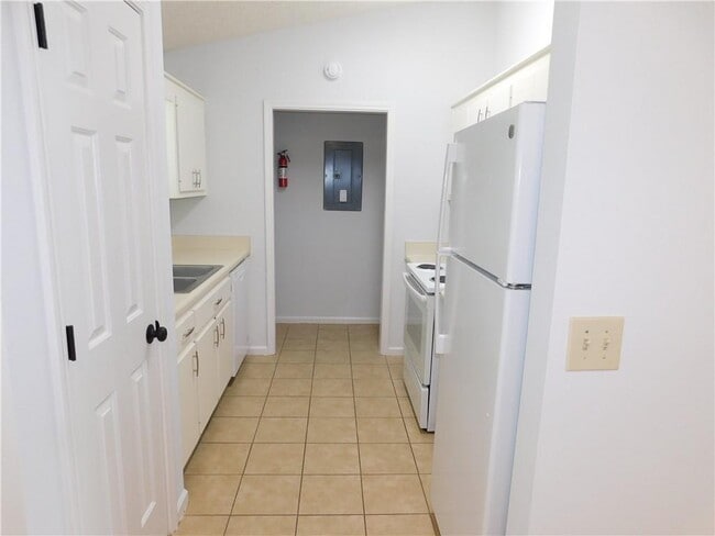 137 Riverside Dr
