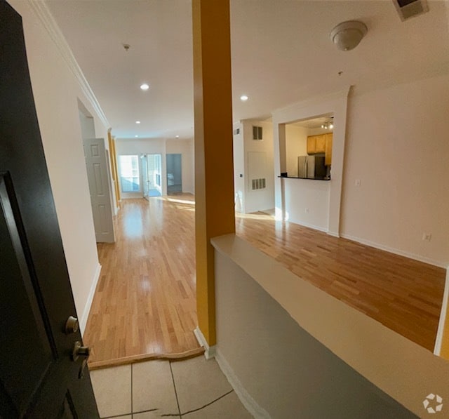 Building Photo - 4860 Eisenhower Ave Unit 281 Rental