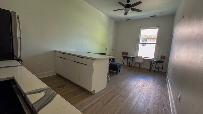 Photo - 4 Bed / 2 Bath University Area Apartment Unit 7110 Hampson