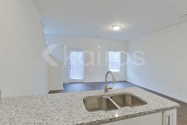 Photo - 214 Long Is Dr