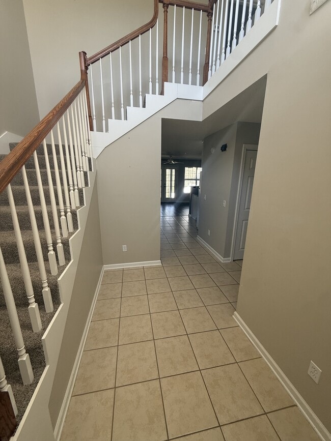 Photo - 115 Creeke Ln