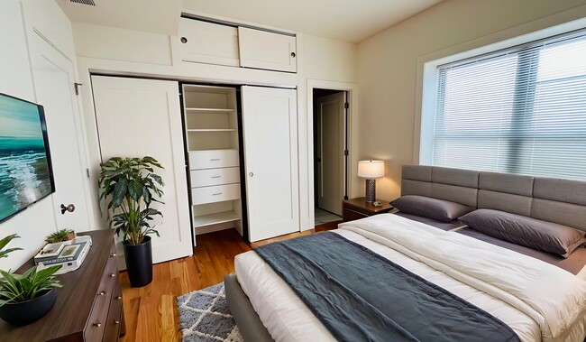 Photo - 652 W Gordon Ter Unit 2E