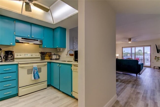 Photo - 175 116th Ave Unidad 104