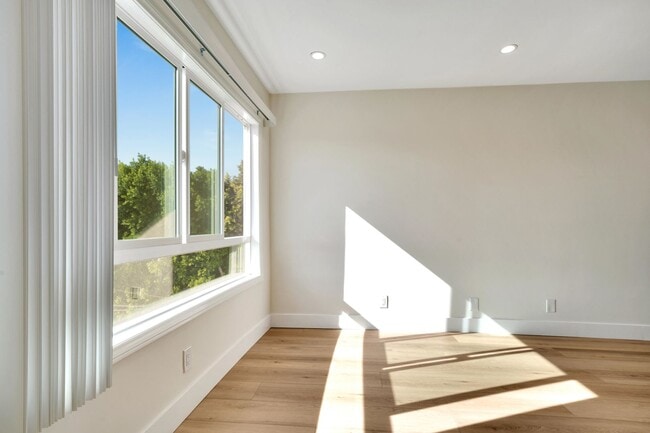 Photo - 1845 Glendon Ave