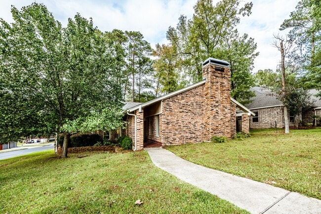 Photo - 422 River Oaks Dr