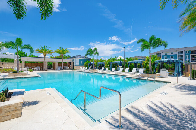 Swimming Pool - Vue at Belleair Rental