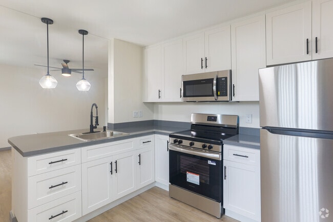 1 habitación, 1 baño - 610 pies cuadrados - Cocina - Plum Street Garden Apartments