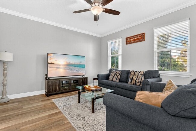 Photo - 50 W Esther St