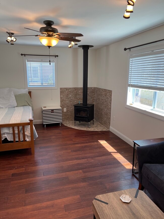 Photo - 618 Geranium St NW