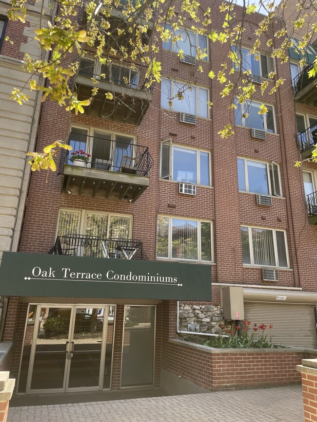 Photo - 435 W Oakdale Ave Condo Unit 4B