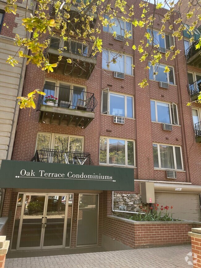 Building Photo - 435 W Oakdale Ave Unit 4B Rental