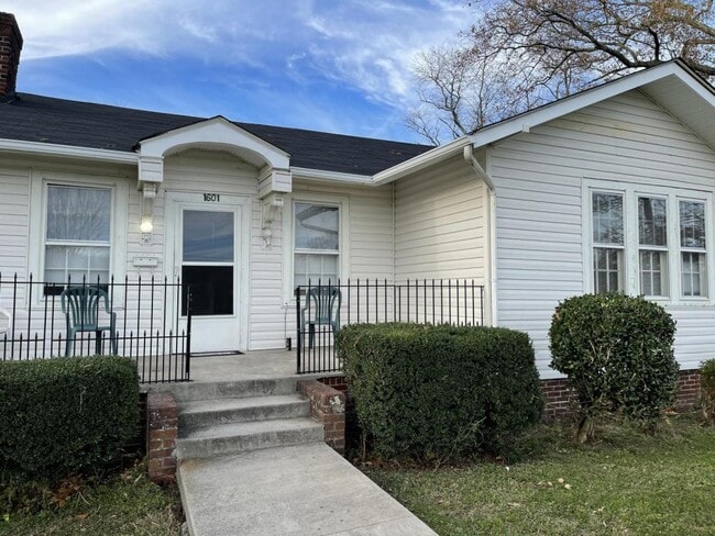 Building Photo - 1601 E Unaka Ave