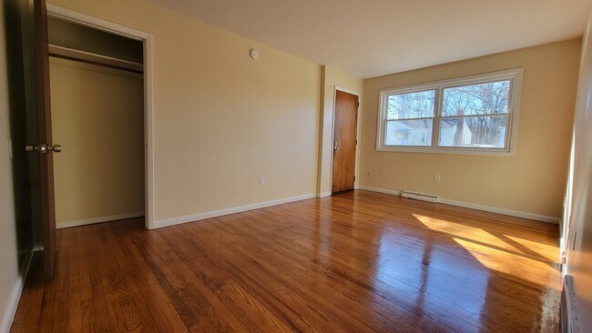Building Photo - 223 Fairfield St Unit L1 Rental