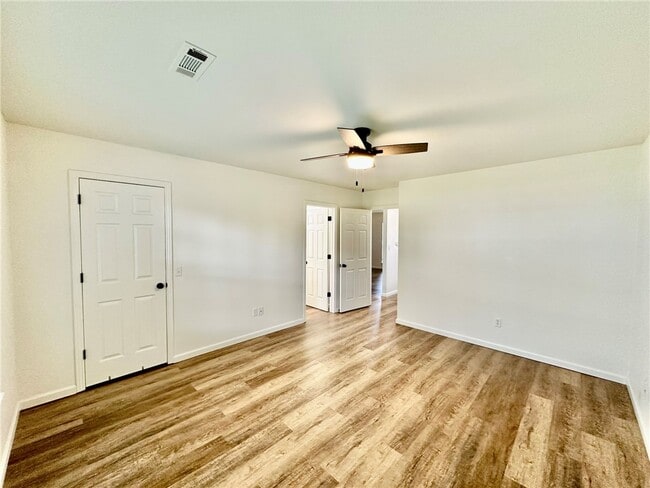 Photo - 802 E Kara Ln