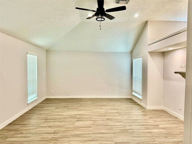 Photo - 17410 Saxon Dr