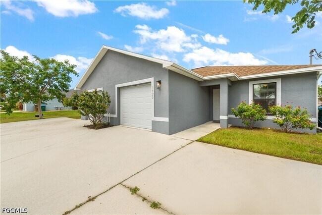Building Photo - 3520 SW 17th Ave