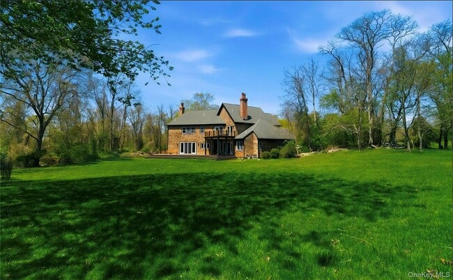 Building Photo - 9 Locust Woods Dr