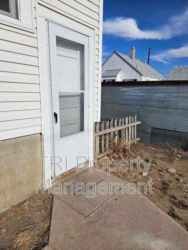 Photo - 2204 1/2 9th St