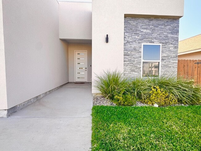 Photo - 1426 Los Estribos Dr