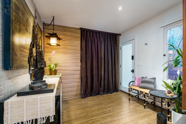 Photo - 2066 Glencoe Way