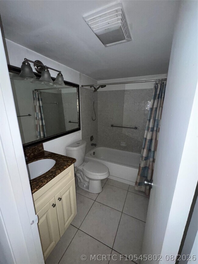 Photo - 295 Newport T Unit 295