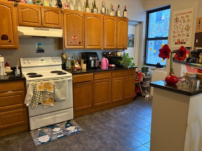 Building Photo - 1066 Commonwealth Ave