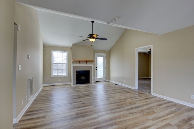 Photo - Cozy 3 bd 2 bath in the heart of Clarksville.  Fresh paint and Flooring!