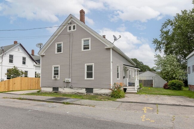 Building Photo - 140 Sawyer St Unit 140 Sawyer Street Rental