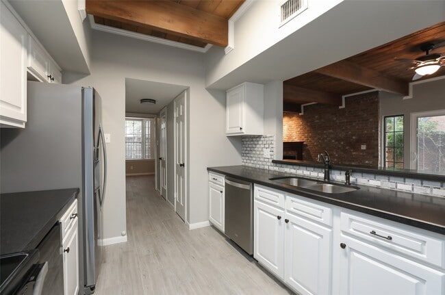 Building Photo - 5370 Brownway St Unit D33