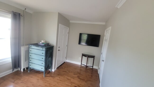 Photo - 32 St John St Unit Room