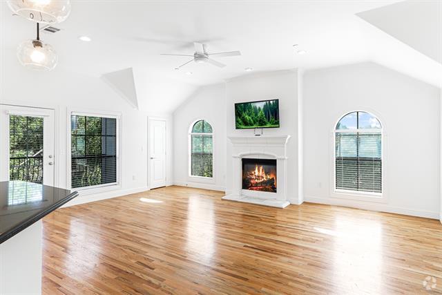 Building Photo - 3100 Rosedale Ave Unit F Rental