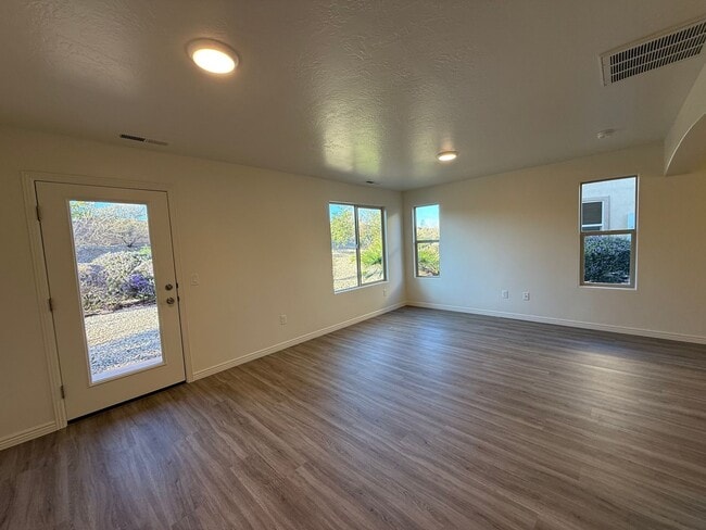 Photo - Remodeled 3 Bed / 2.5 Bath Townhome in Great Location